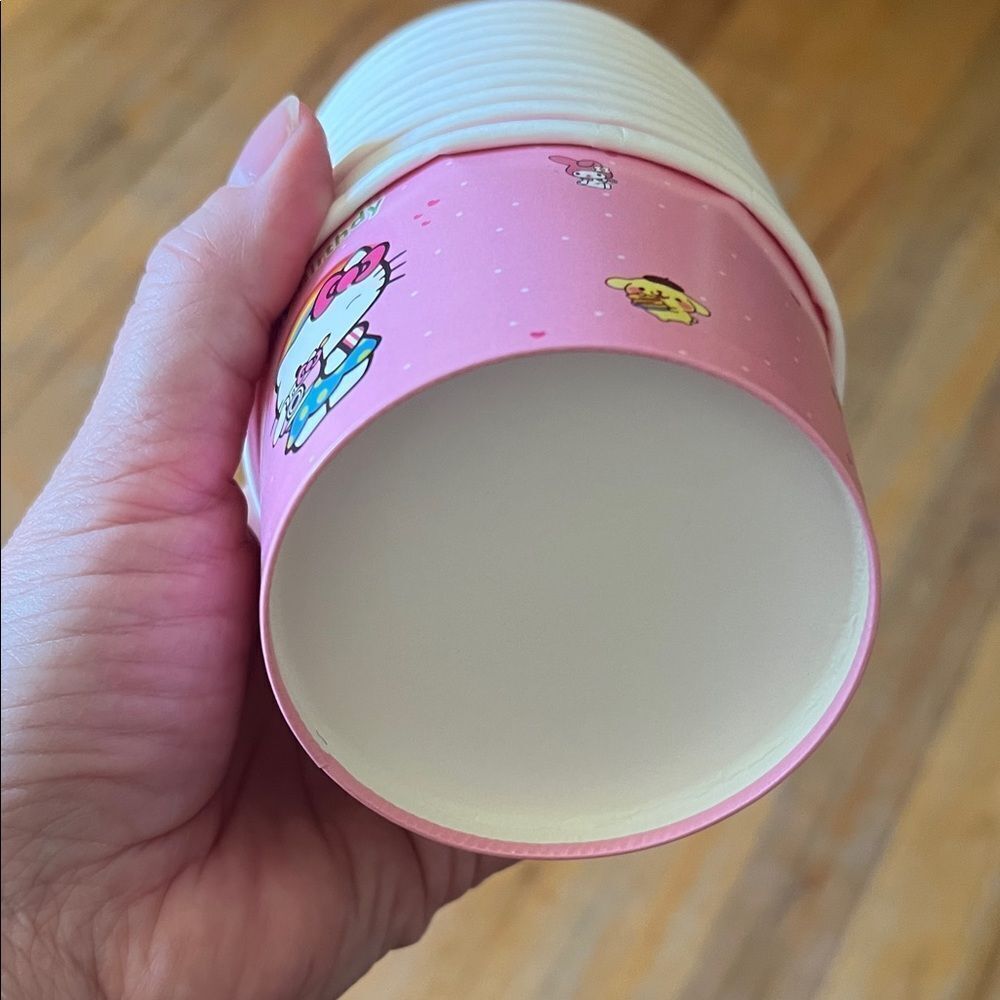 Hello Kitty Pink Birthday Cups - Picture 6 of 7